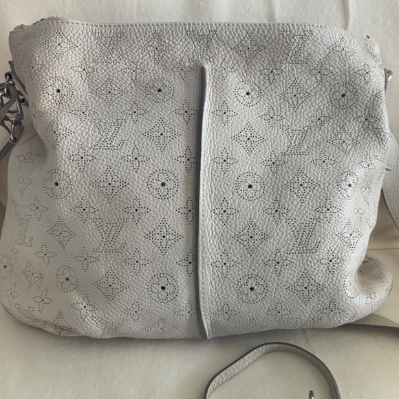 Louis Vuitton Mahina Selene Monogram PM Blanc Shoulder Bag. - Picture 9 of 16